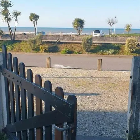 Front De Appartement Merville-Franceville-Plage